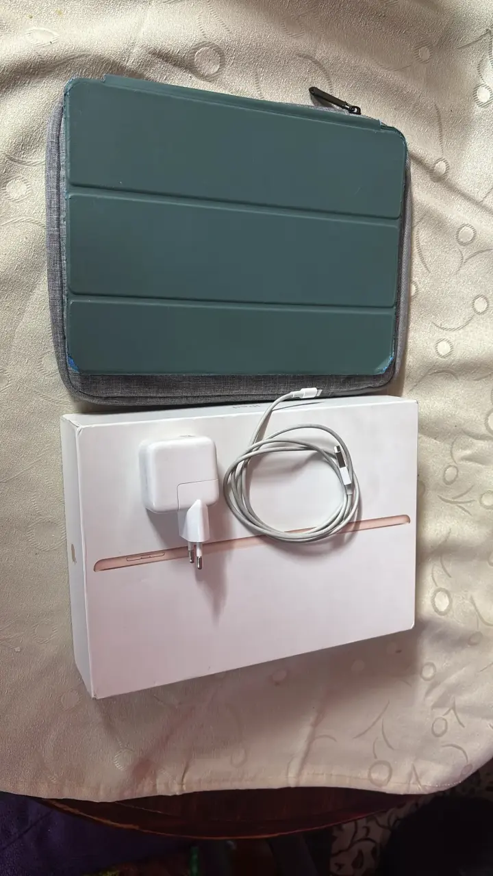 iPad con cargador y caja original - 3