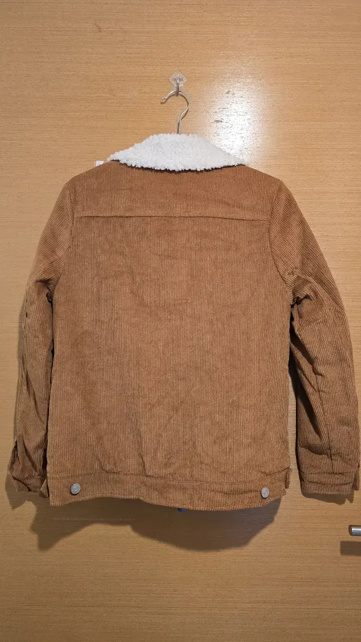 Chaqueta marrón con chiporro. - 2