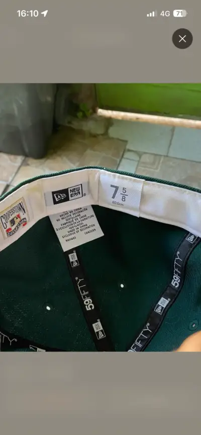Gorra verde y amarilla con logo bordado - miniatura 3