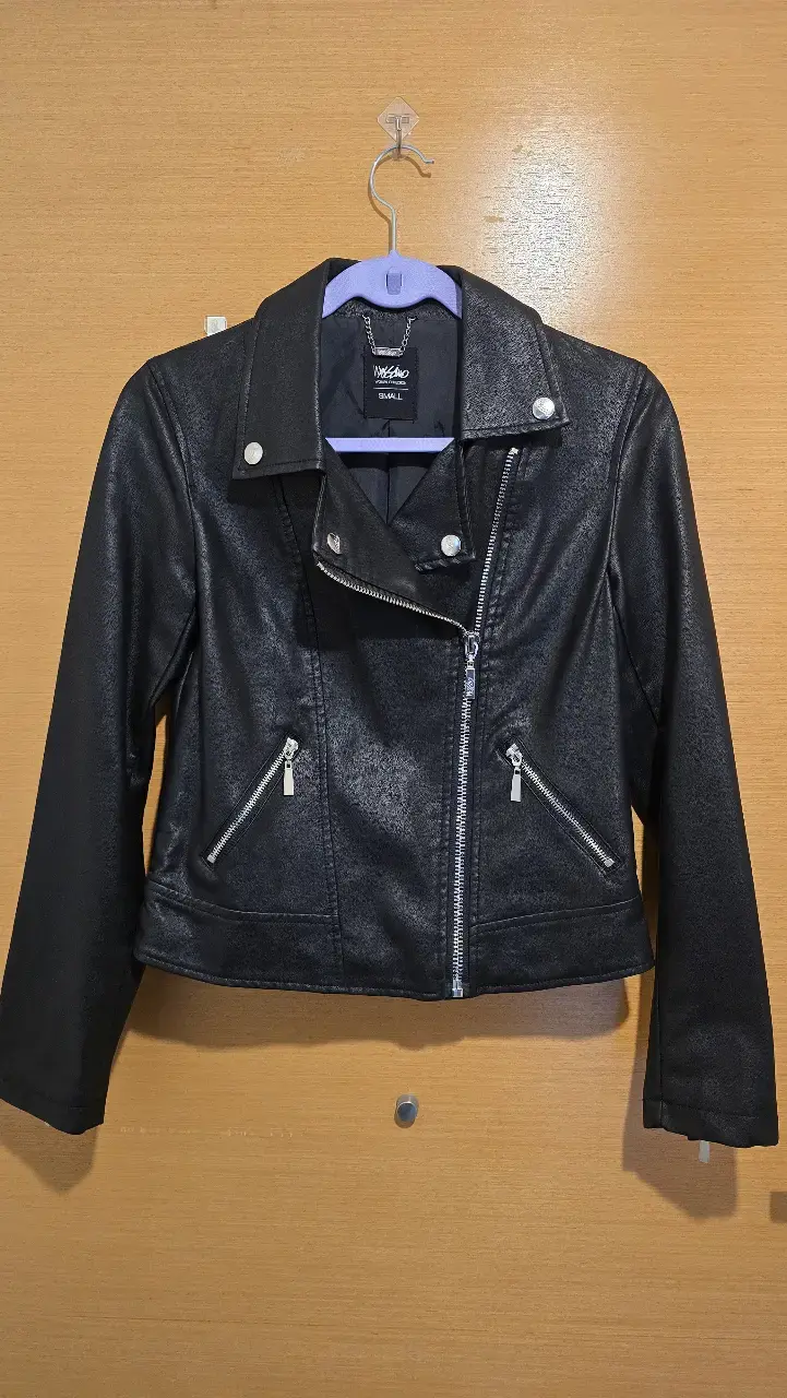 Chaqueta efecto cuero, negra - 1