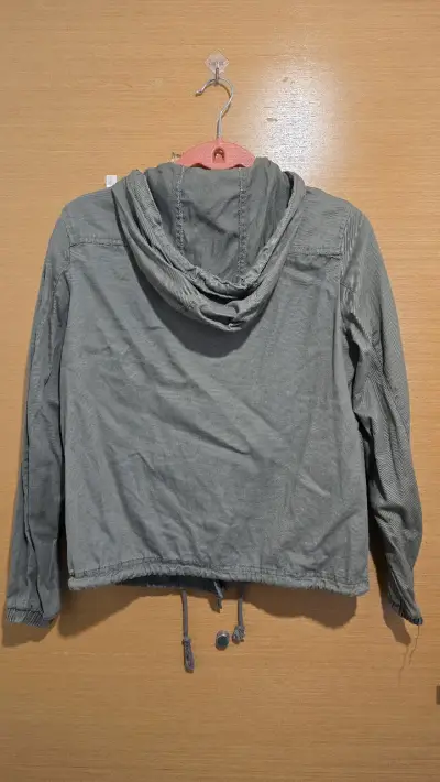 Chaqueta verde con capucha Sybilla - miniatura 2