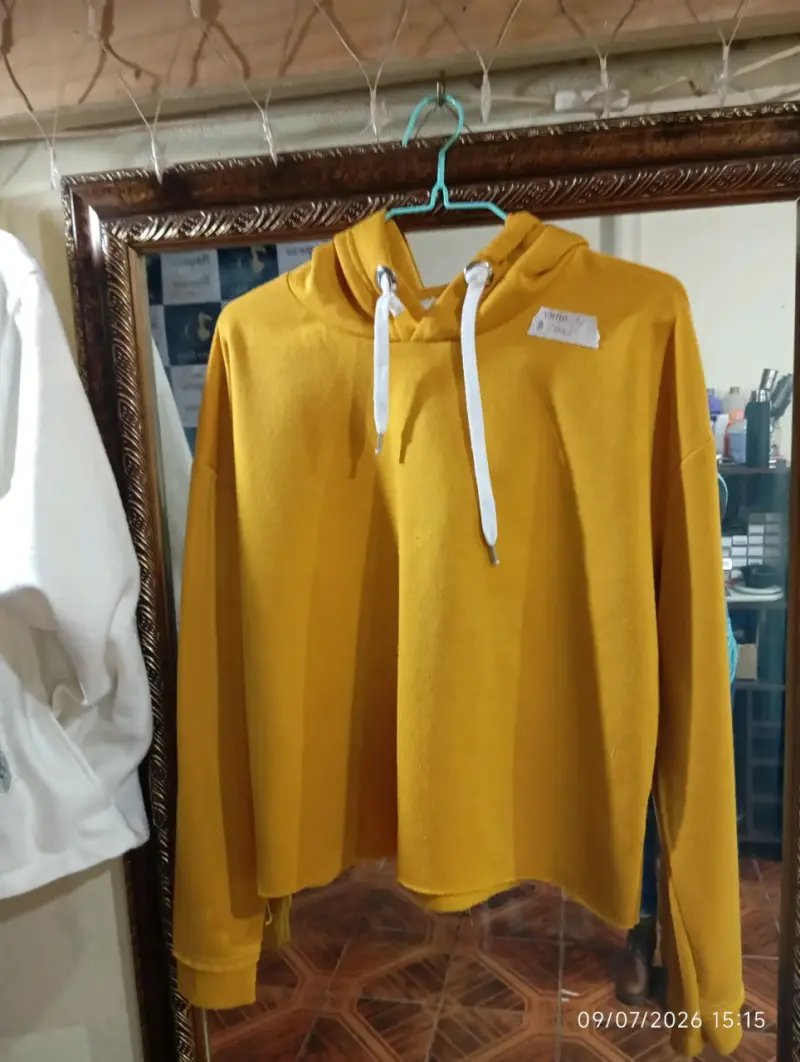 Polerón amarillo con capucha unisex - 1