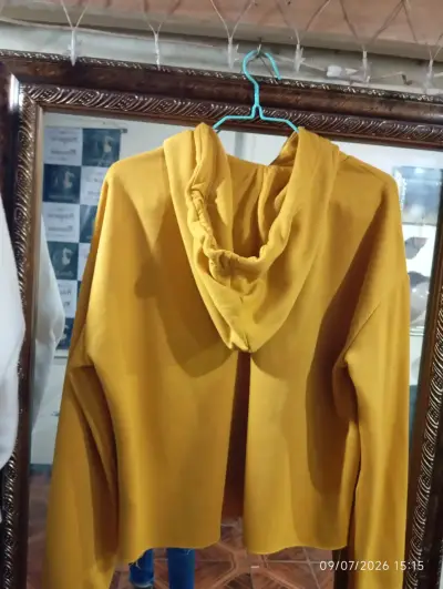 Polerón amarillo con capucha unisex - miniatura 2