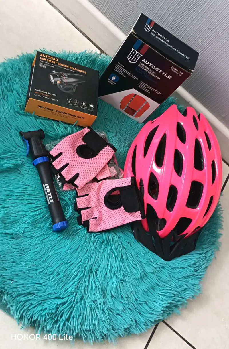 Kit ciclismo rosado con casco - 3