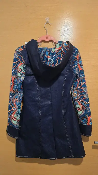 Abrigo de jeans con capucha - miniatura 2