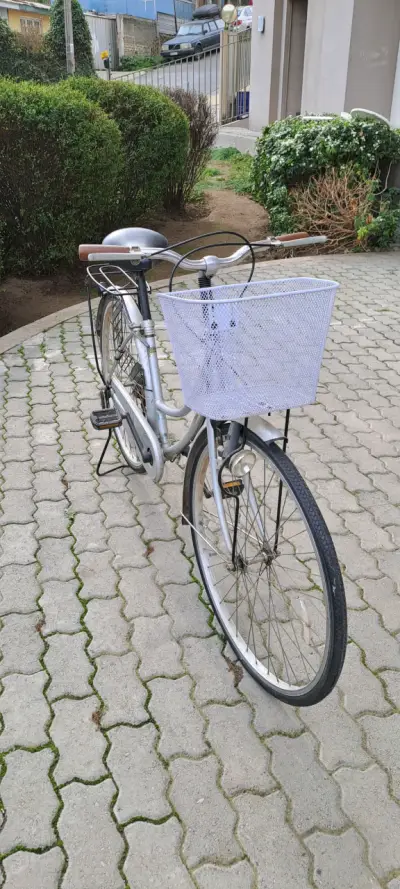 Bicicleta urbana de paseo plateada - miniatura 4
