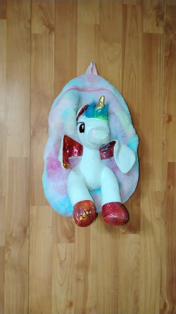Mochila infantil unicornio con peluche