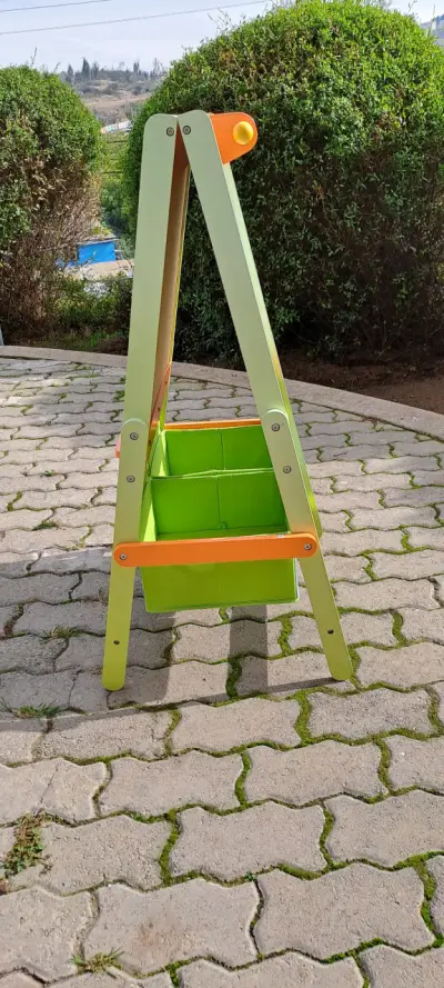 Pizarra infantil con organizadores de juguete - miniatura 2