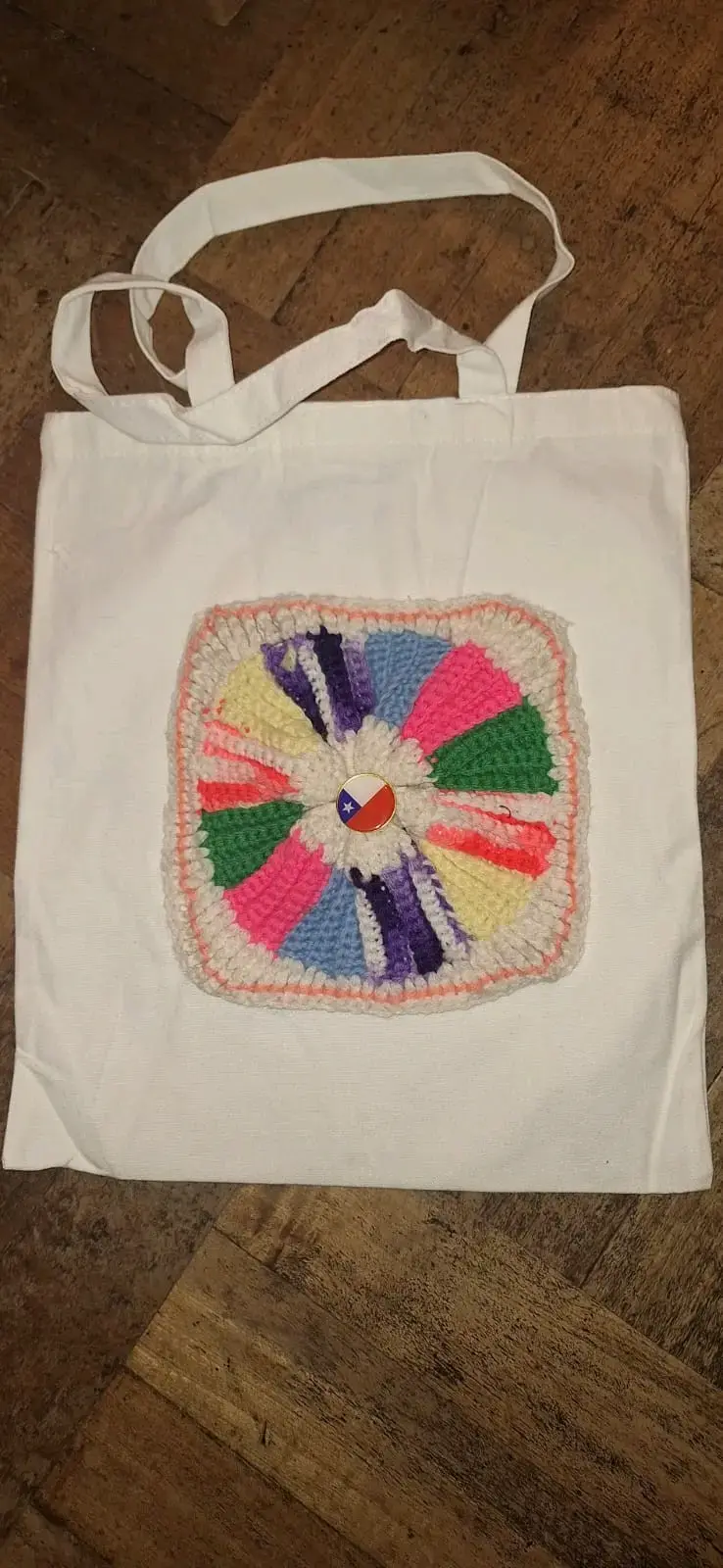 Bolsa de tela con diseño tejido artesanal - 1