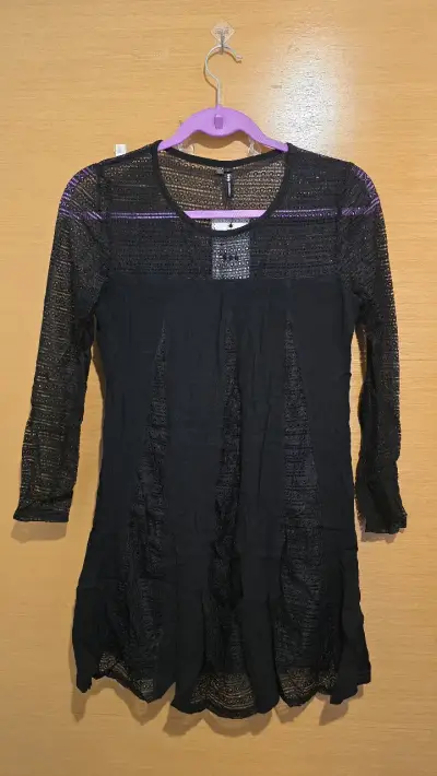 Vestido negro de encaje manga larga - miniatura 1