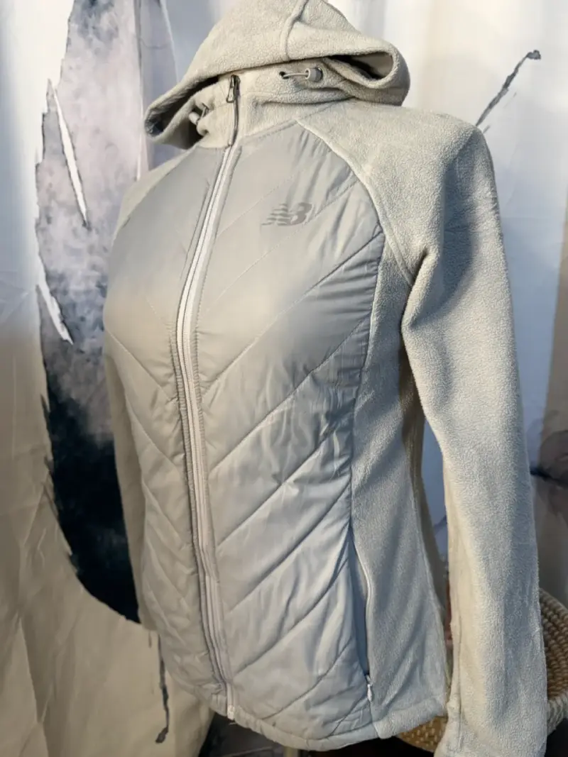 Chaqueta deportiva gris con capucha - 2