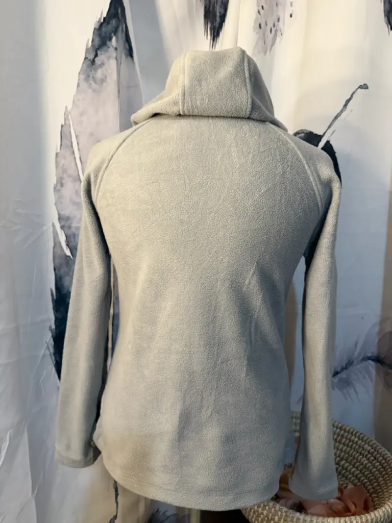 Chaqueta deportiva gris con capucha - 3