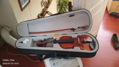 Violín con estuche y arco en buen estado - miniatura 1
