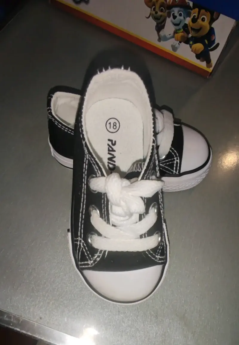Zapatillas negras para niños talla 18 - 1