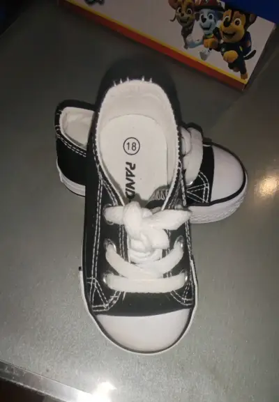 Zapatillas negras para niños talla 18 - miniatura 1