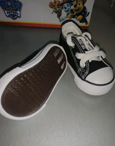 Zapatillas negras para niños talla 18 - miniatura 2