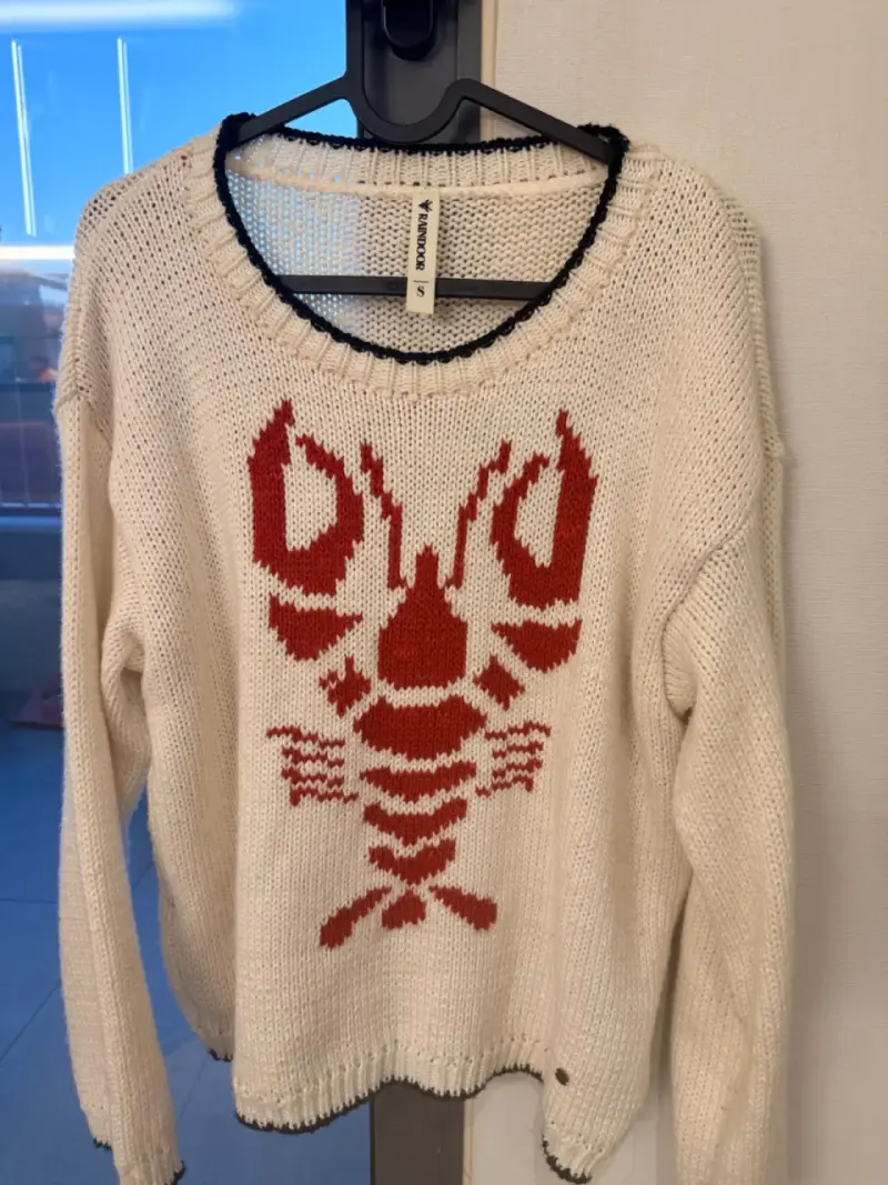Suéter blanco con diseño