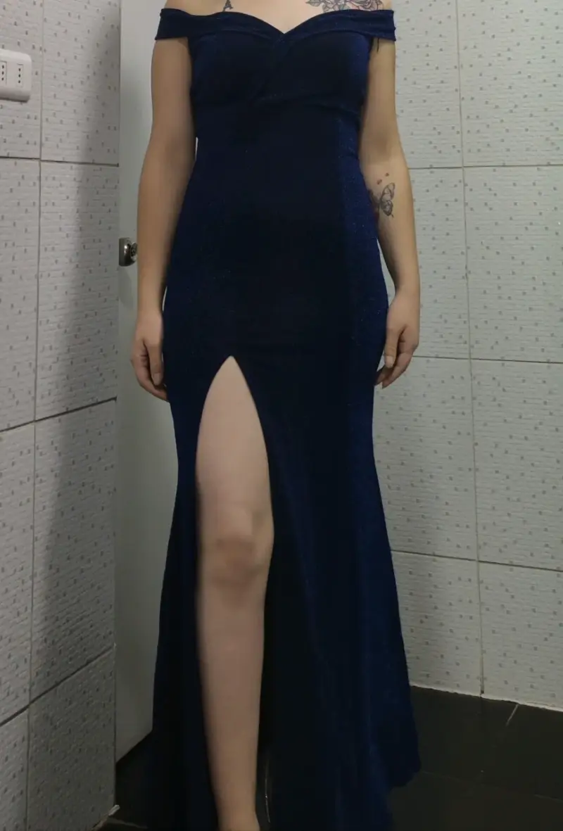 Vestido azul brillante con escote cruzado - 2