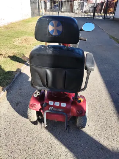 Scooter eléctrico de movilidad rojo con canasto - miniatura 2