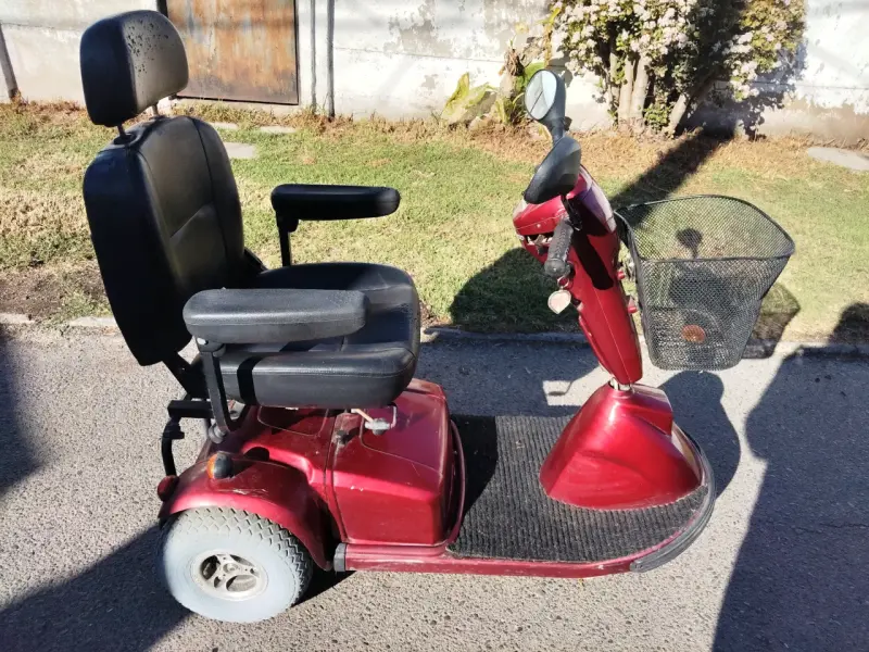 Scooter eléctrico de movilidad rojo con canasto - 3