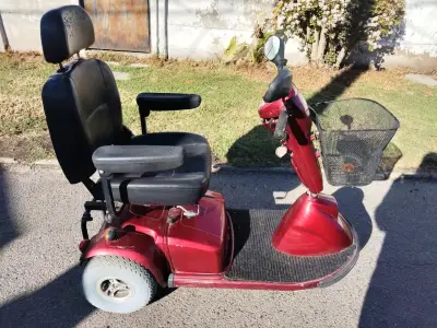 Scooter eléctrico de movilidad rojo con canasto - miniatura 3