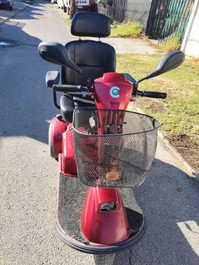 Scooter eléctrico de movilidad rojo con canasto - 4