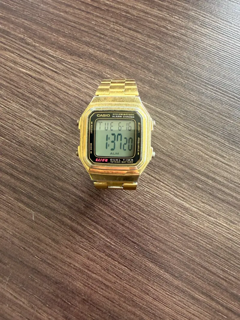 Reloj Casio dorado digital vintage - 1