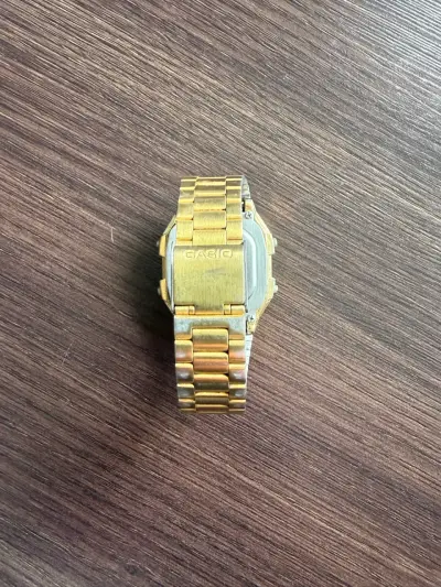 Reloj Casio dorado digital vintage - miniatura 4