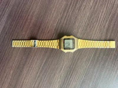 Reloj Casio dorado digital vintage - miniatura 6