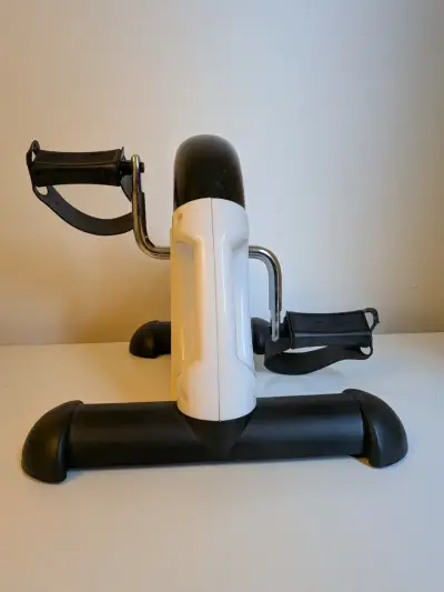 Mini bicicleta estática con pantalla LCD - miniatura 4