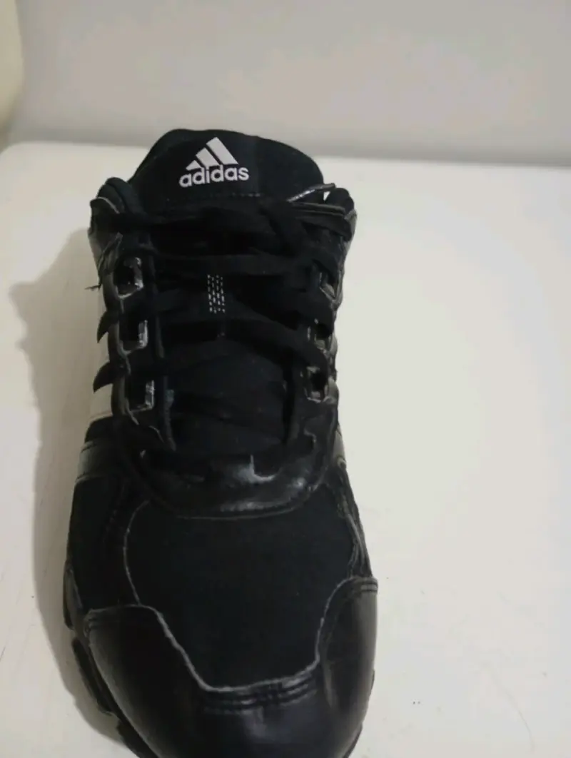 Zapatillas deportivas Adidas negras y blancas - 4