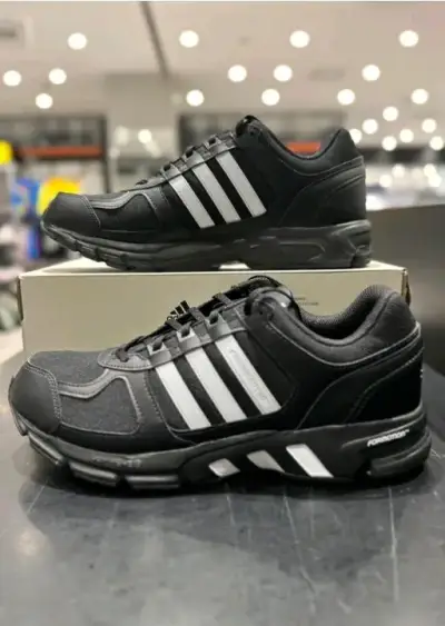 Zapatillas deportivas Adidas negras y blancas - miniatura 5