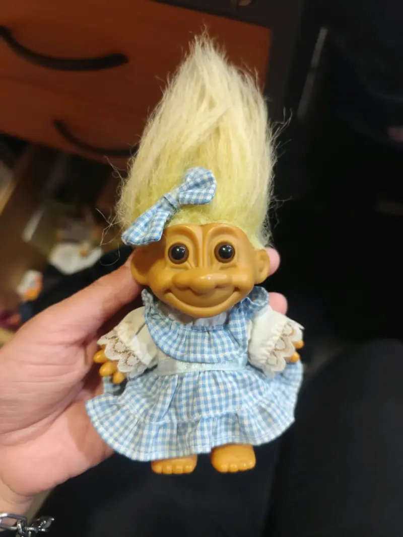 Muñeco troll vintage con vestido azul - 1