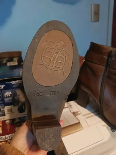 Botines de cuero marrón marca Heblas - miniatura 1