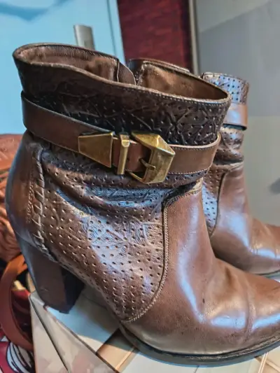 Botines de cuero marrón marca Heblas - miniatura 2