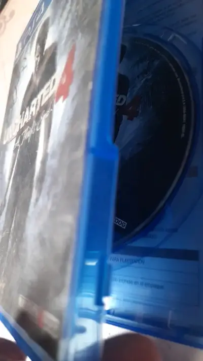 PS4 con 1 control, y juego Uncharted 4 - miniatura 4