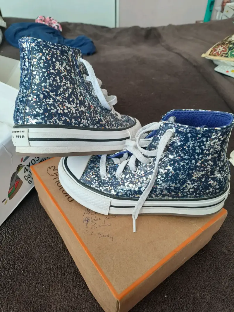 Zapatillas altas con diseño brillonte para niños - 1