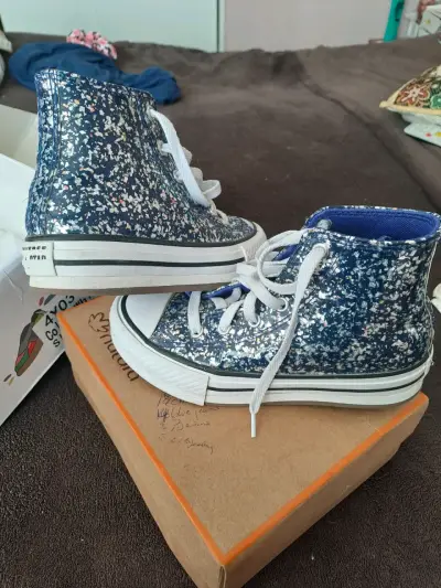 Zapatillas altas con diseño brillonte para niños - miniatura 1
