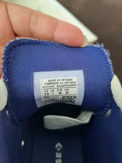 Zapatillas altas con diseño brillonte para niños - miniatura 2