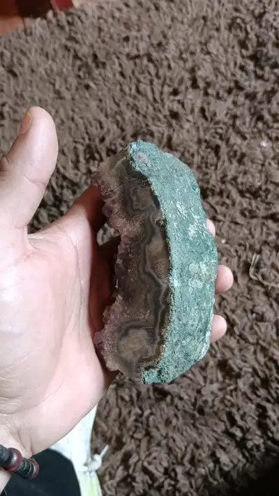 Geoda de amatista natural decorativa - miniatura 3