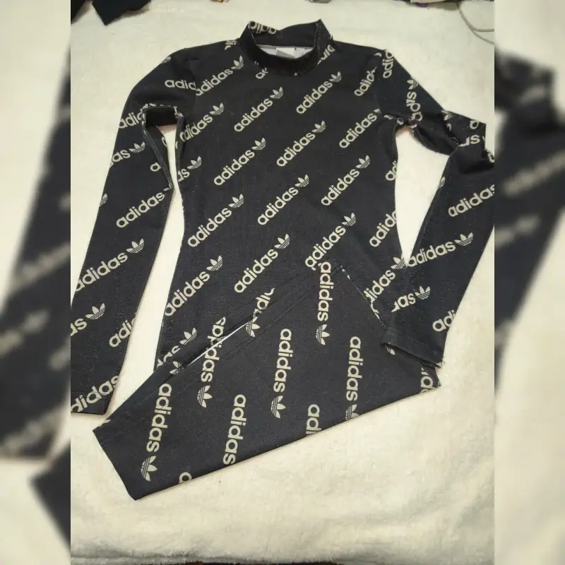 Vestido Adidas negro con logo