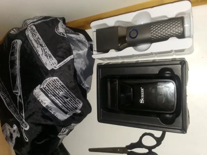 Kit de peluquería completo con máquina y accesorios - 2