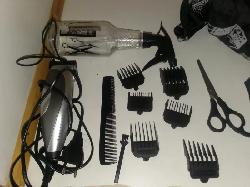 Kit de peluquería completo con máquina y accesorios - 3