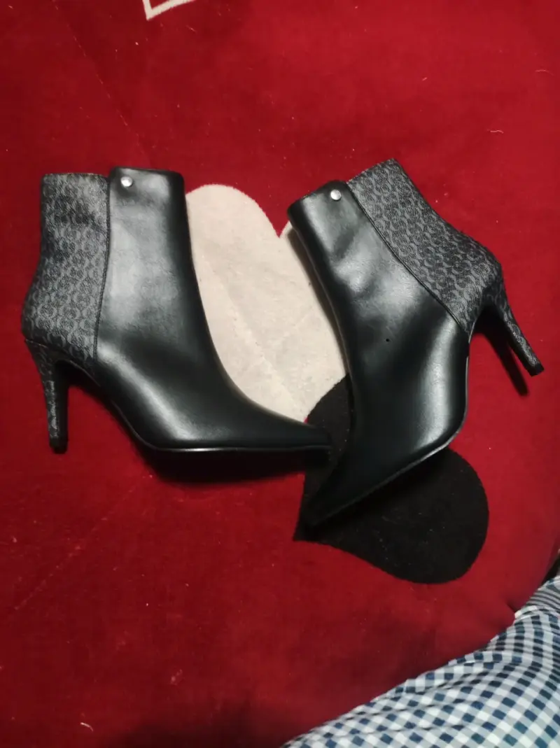 Botines de cuero negro con tacón alto - 1