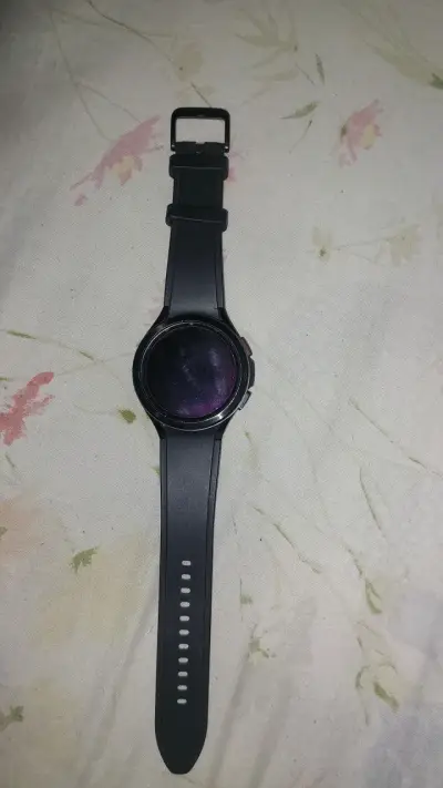 Smartwatch negro con correa ajustable - miniatura 2