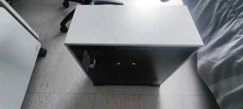 Gabinete de PC blanco con diseño ventilado - 6