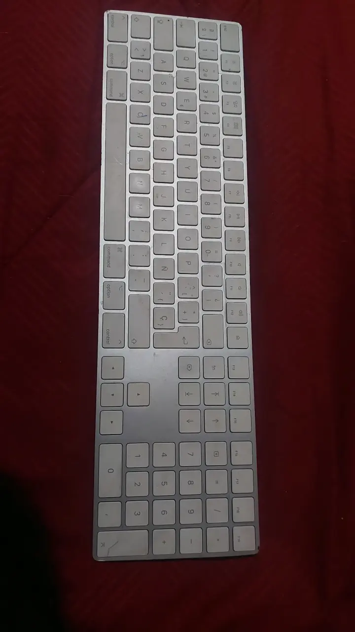 Teclado inalámbrico Apple con teclado numérico - 1