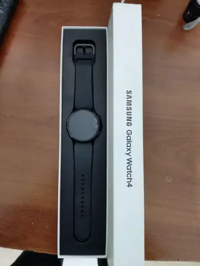 Samsung Galaxy Watch4 negro en buen estado - miniatura 1