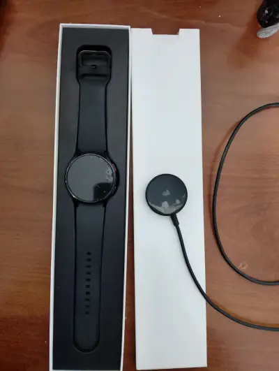 Samsung Galaxy Watch4 negro en buen estado - miniatura 5