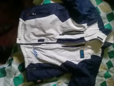 Chaqueta deportiva azul y blanca con cierre - miniatura 1